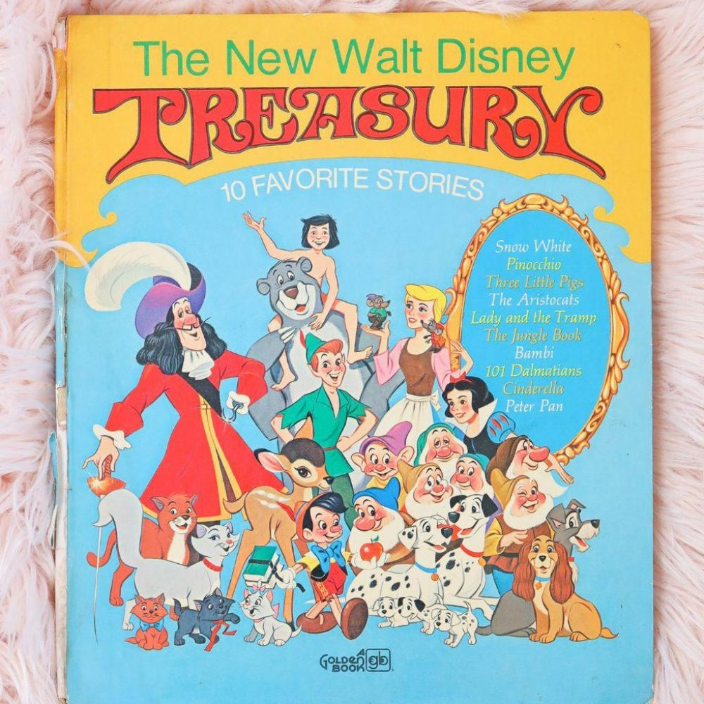 THE NEW WALT DISNEY‎ TREASURY BOOK